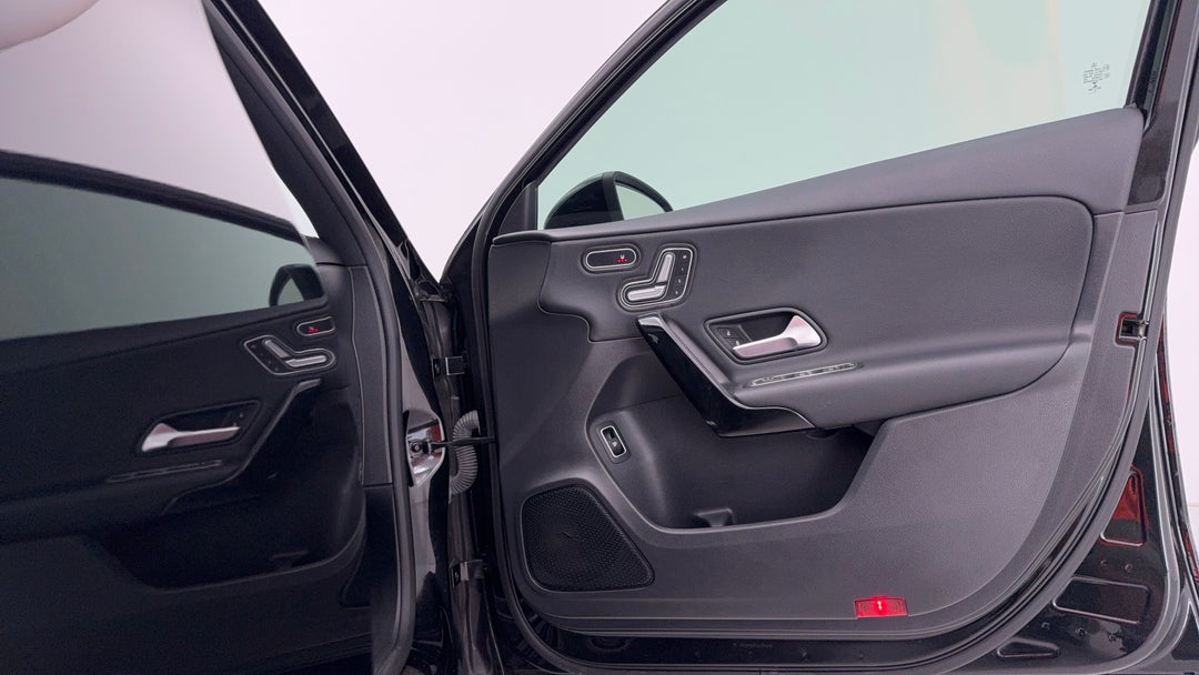 2020 Mercedes-benz A180 A180, Automatic, 33510 km, Speaker View