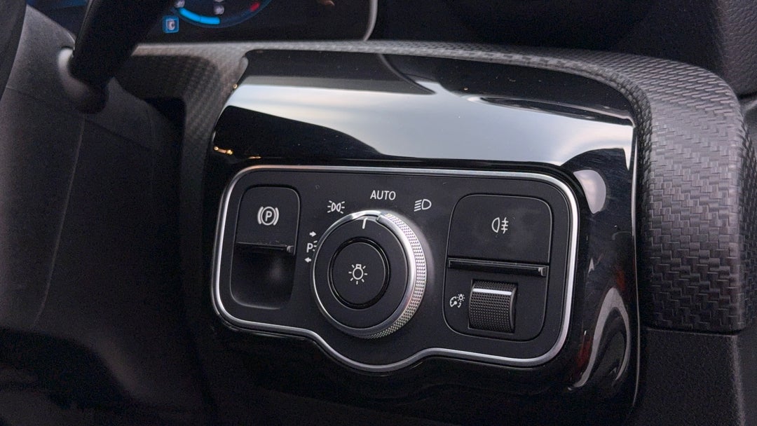 2020 Mercedes-benz A180 A180, Automatic, 33510 km, Utility Switches/Buttons