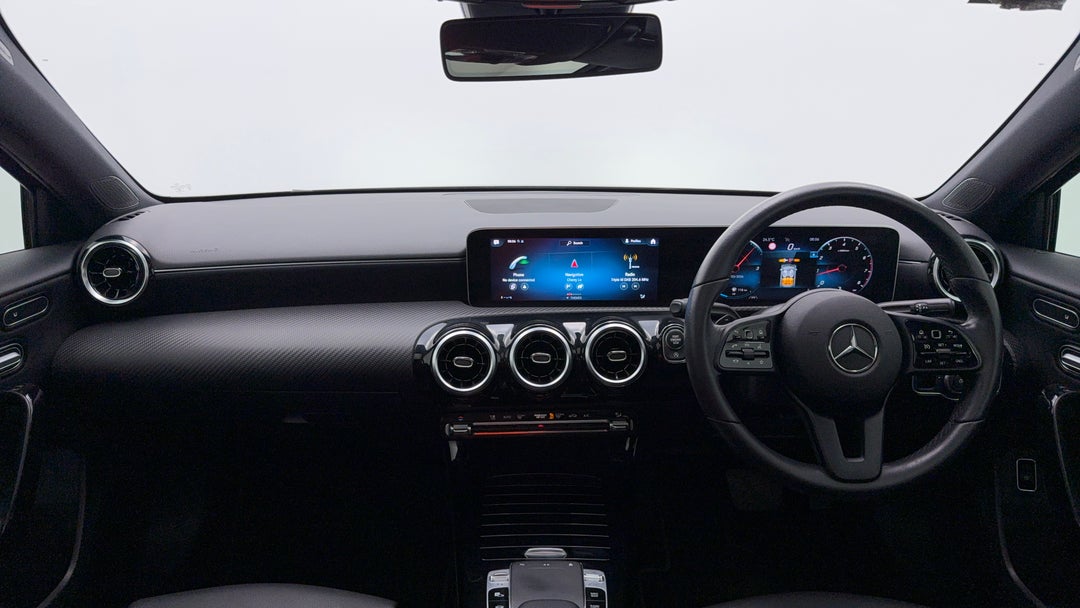 2020 Mercedes-benz A180 A180, Automatic, 33510 km, Dashboard View