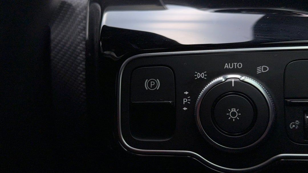 2020 Mercedes-benz A180 A180, Automatic, 33510 km, Handbrake