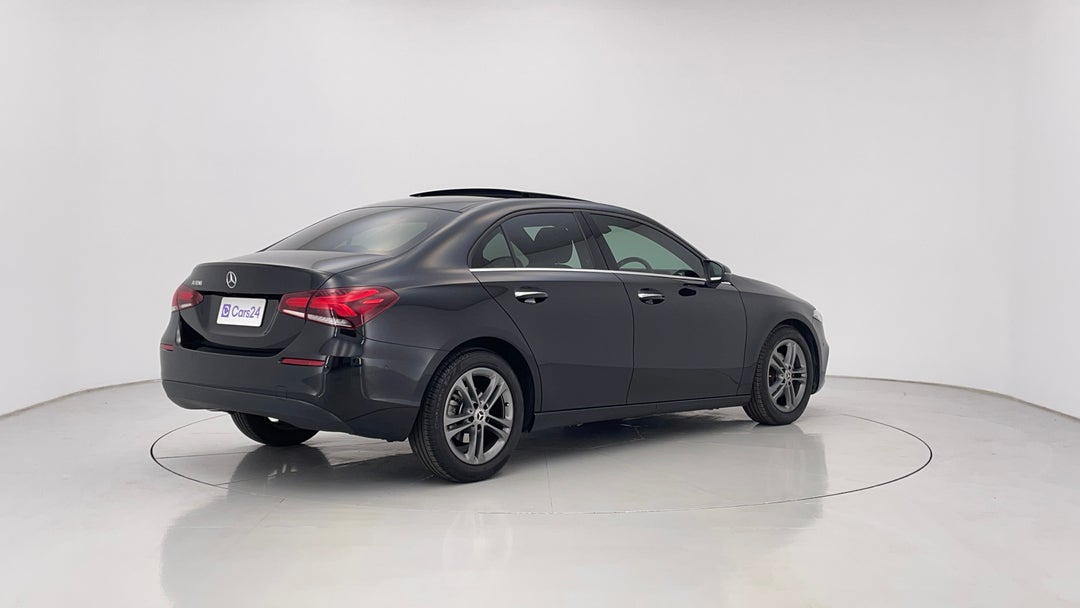 2020 Mercedes-benz A180 A180, Automatic, 33510 km, Right Back Diagonal (45- Degree) View