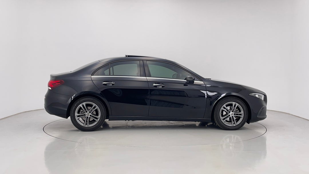 2020 Mercedes-benz A180 A180, Automatic, 33510 km, Right Side View