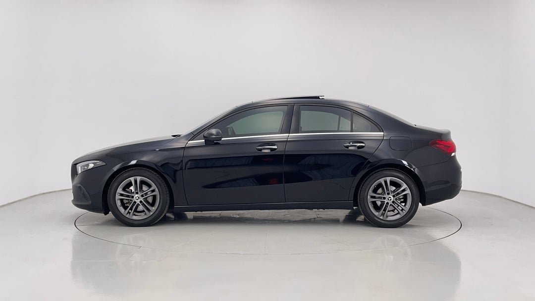 2020 Mercedes-benz A180 A180, Automatic, 33510 km, Left Side View