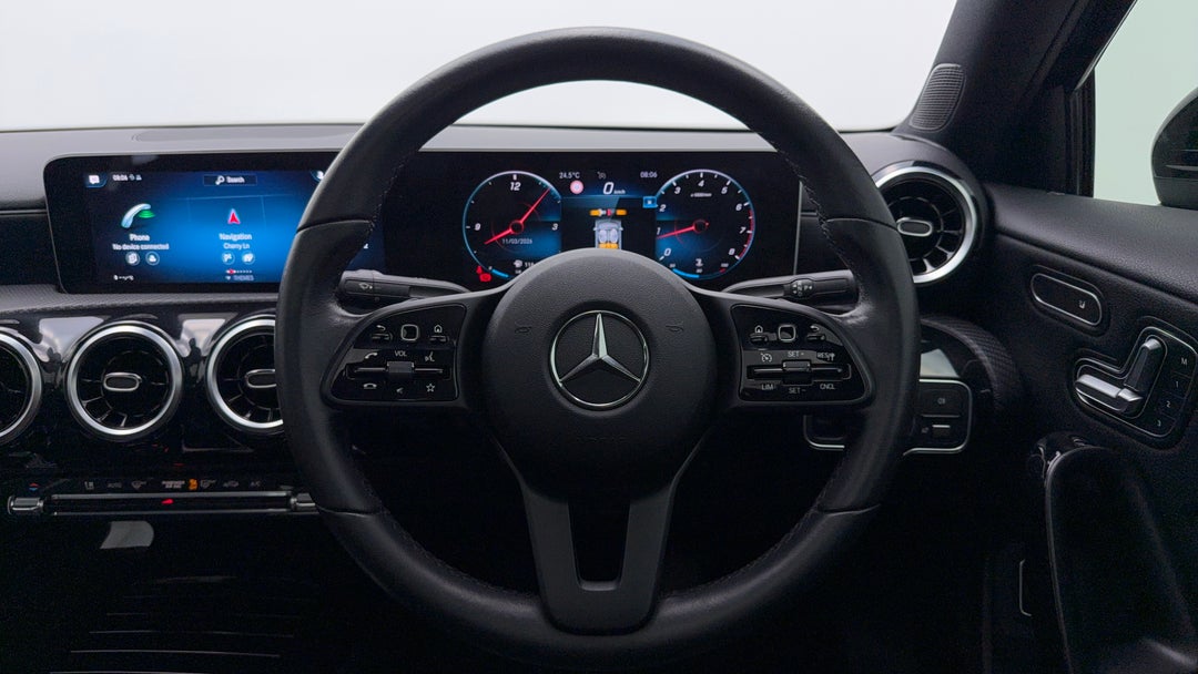 2020 Mercedes-benz A180 A180, Automatic, 33510 km, Steering Wheel Close-up