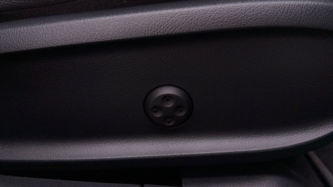 2020 Mercedes-benz A180 A180, Automatic, 33510 km, Drivers Side Adjustment Panel