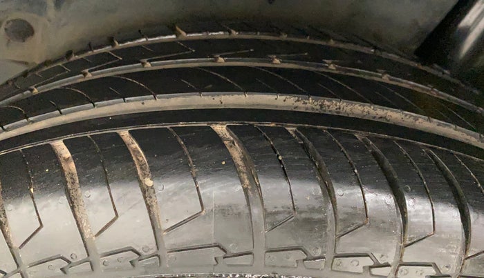 2013 Maruti Ertiga VXI, Petrol, Manual, 62,170 km, Left Front Tyre Tread