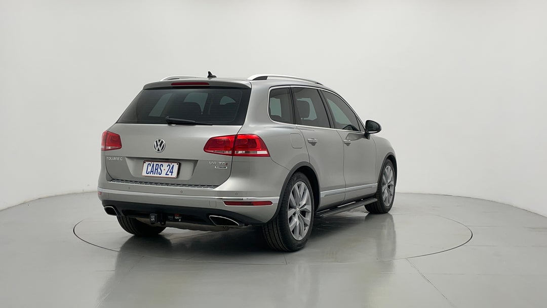 Right Back Diagonal (45- Degree) View