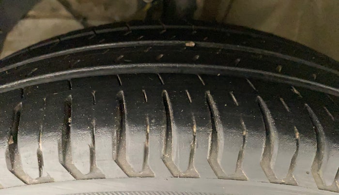 2017 Maruti Dzire VDI, Diesel, Manual, 94,974 km, Left Front Tyre Tread