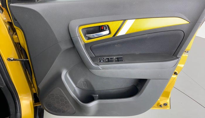 2017 Maruti Vitara Brezza ZDI PLUS DUAL TONE, Diesel, Manual, 69,527 km, Driver Side Door Panels Control