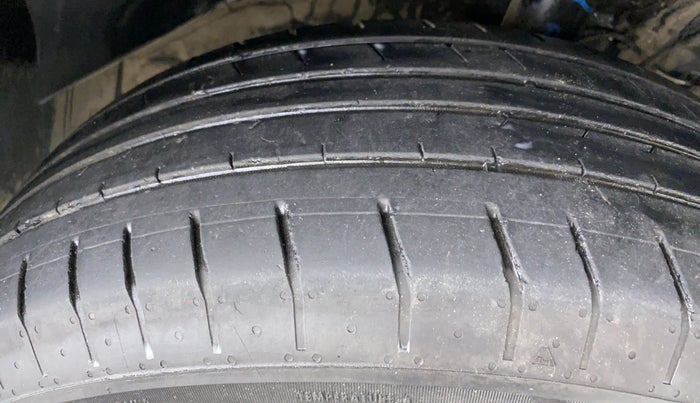 2017 Maruti Vitara Brezza ZDI PLUS DUAL TONE, Diesel, Manual, 69,527 km, Right Front Tyre Tread