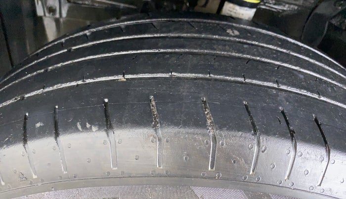 2017 Maruti Vitara Brezza ZDI PLUS DUAL TONE, Diesel, Manual, 69,527 km, Left Front Tyre Tread