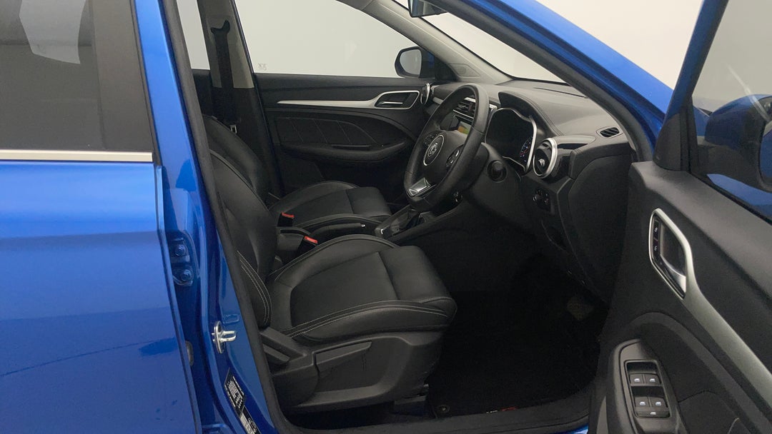 2020 MG ZS Essence, Automatic, 45350 km, Right Side Front Door Cabin View