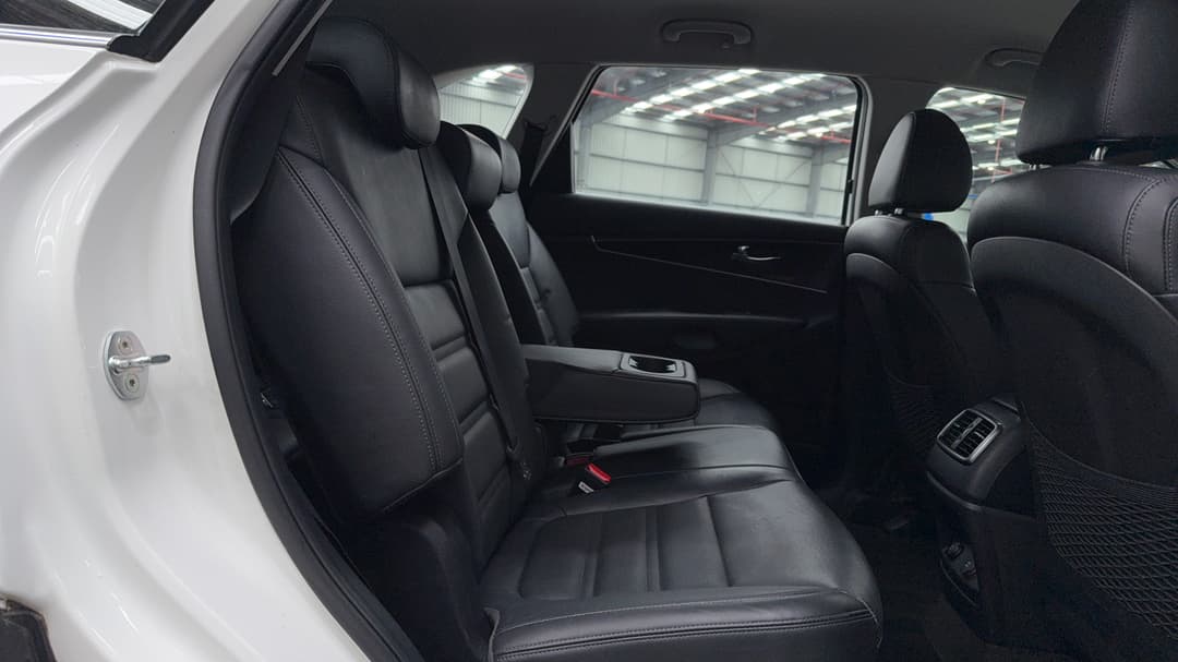 2019 Kia Sorento Sport (4x2), Automatic, 96072 km, Right Side Rear Door Cabin View