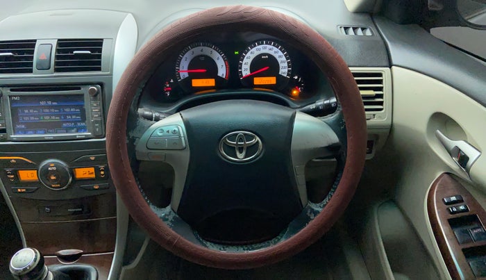 2011 Toyota Corolla Altis 1.8 G, CNG, Manual, 1,22,988 km, Steering Wheel Close Up