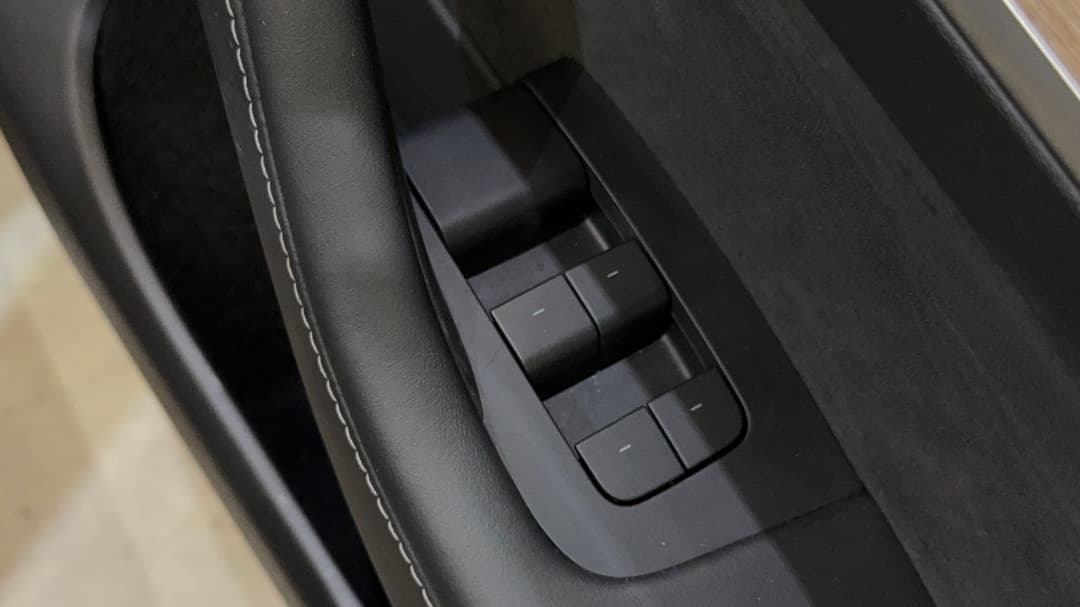 2023 Tesla Model Y Performance, Automatic, 31018 km, Drivers Side Door Panel Controls