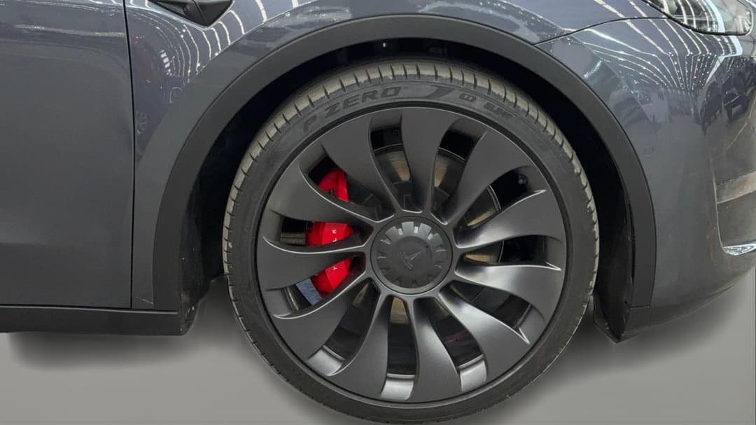 2023 Tesla Model Y Performance, Automatic, 31018 km, Right Front Wheel