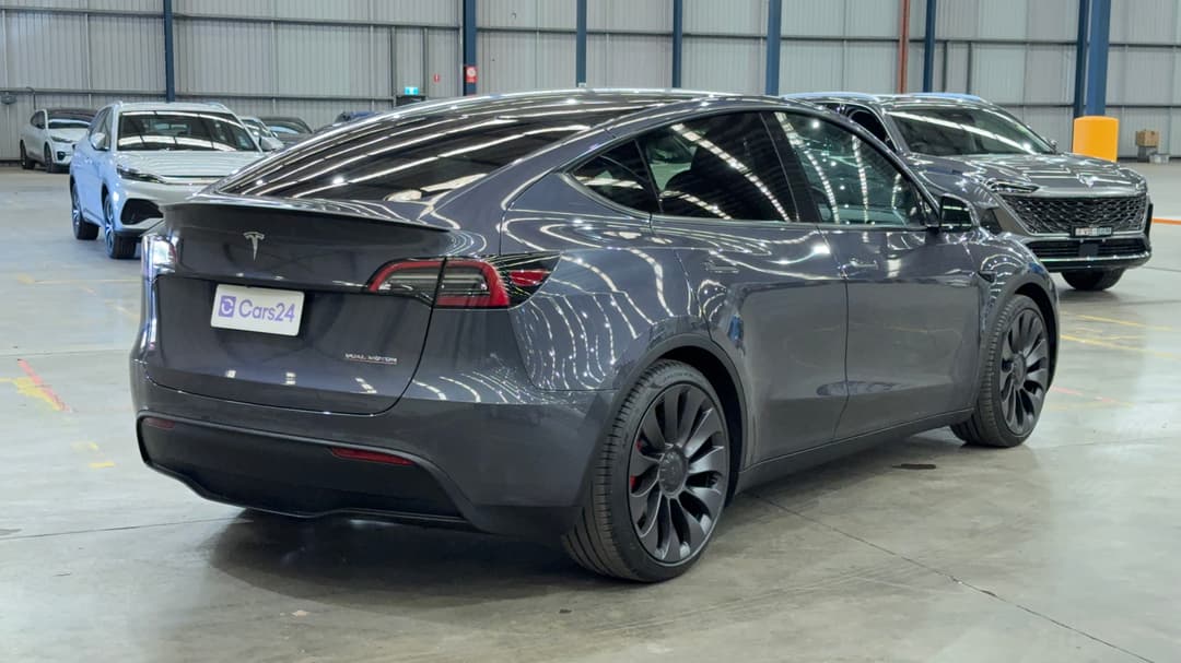 2023 Tesla Model Y Performance, Automatic, 31018 km, Right Back Diagonal (45- Degree) View