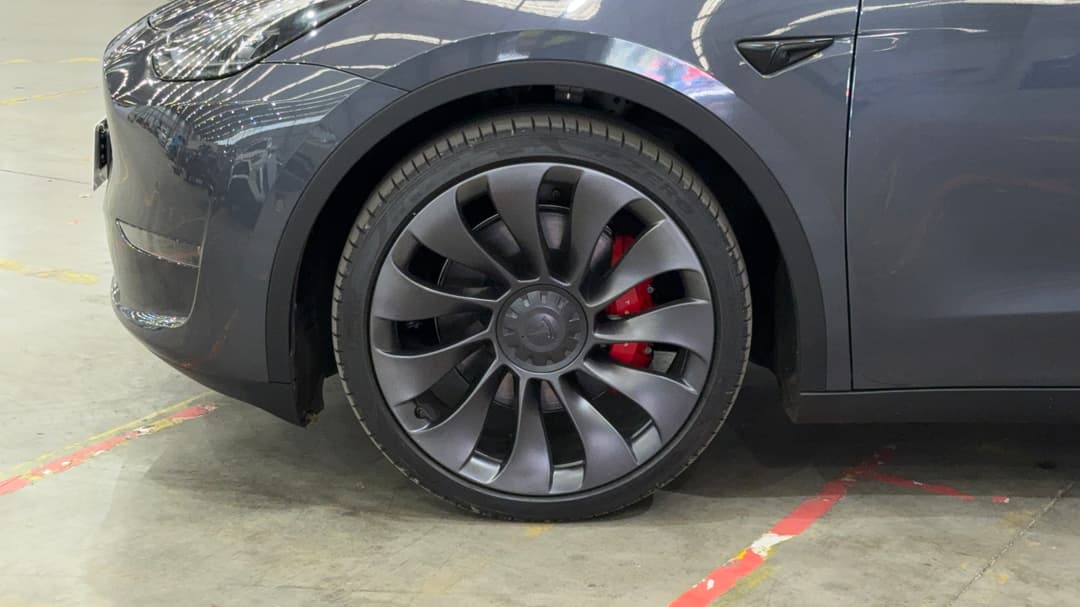 2023 Tesla Model Y Performance, Automatic, 31018 km, Left Front Wheel