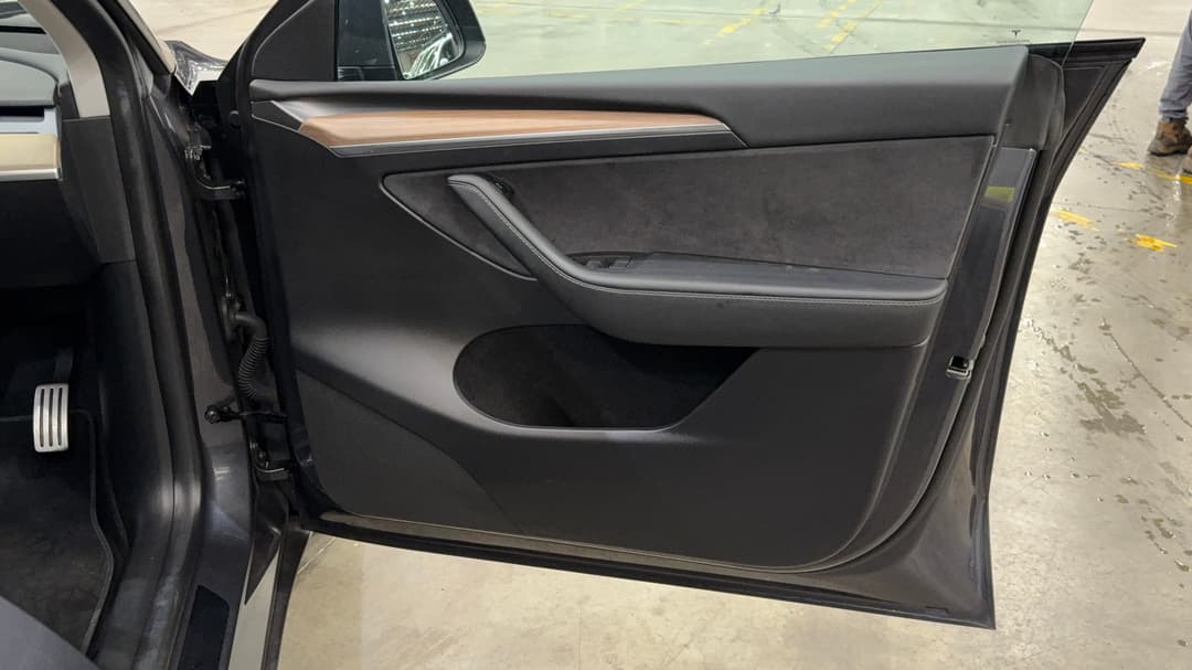 2023 Tesla Model Y Performance, Automatic, 31018 km, Speaker View