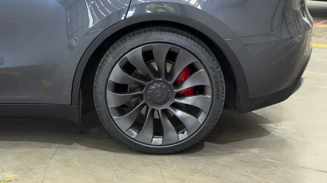 2023 Tesla Model Y Performance, Automatic, 31018 km, Left Rear Wheel