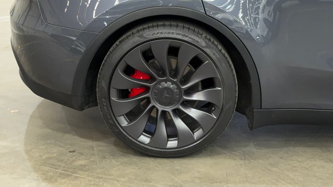 2023 Tesla Model Y Performance, Automatic, 31018 km, Right Rear Wheel