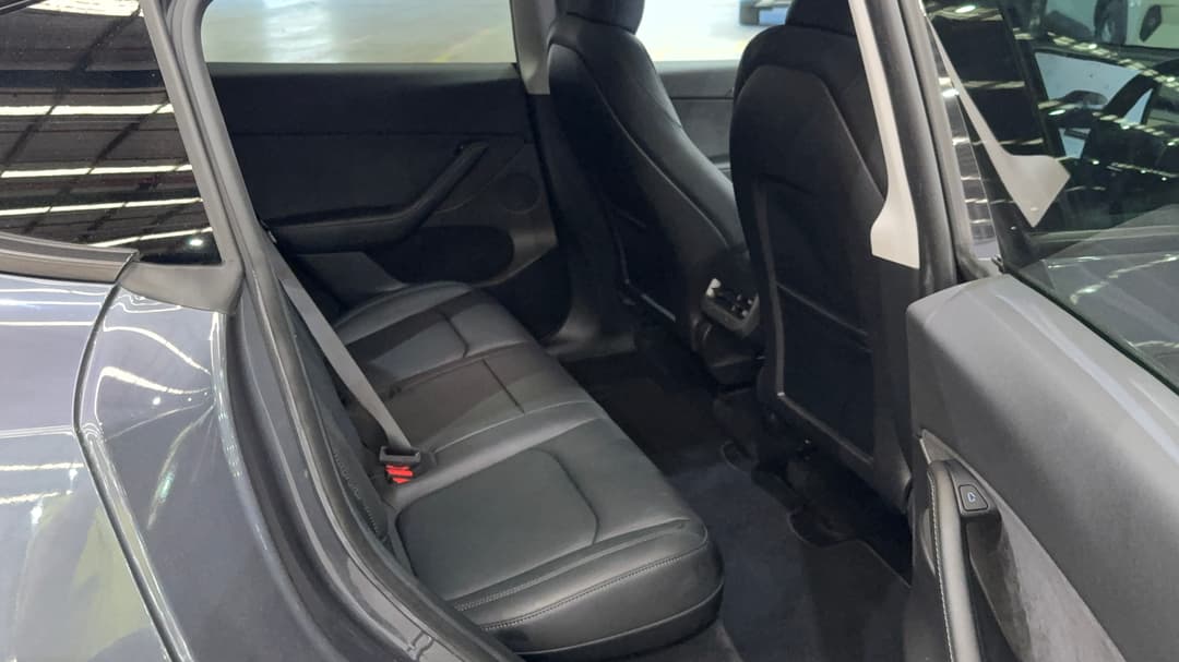 2023 Tesla Model Y Performance, Automatic, 31018 km, Right Side Rear Door Cabin View