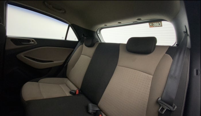 2016 Hyundai Elite i20 ASTA 1.4 CRDI, Diesel, Manual, 1,14,015 km, Right Side Rear Door Cabin