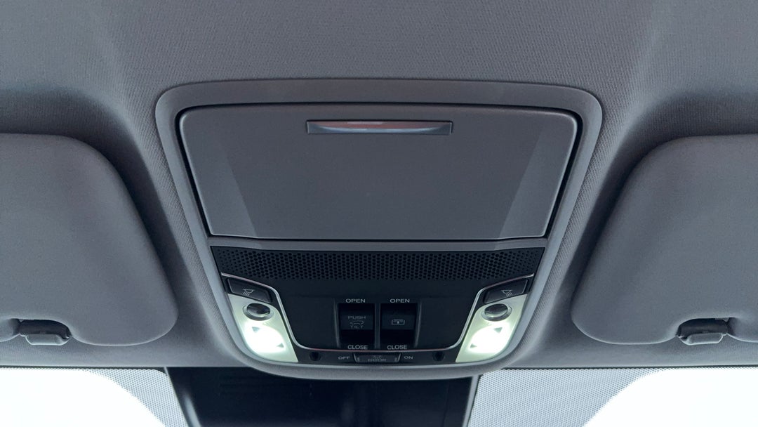 On-Roof Controls/Sunglass holder