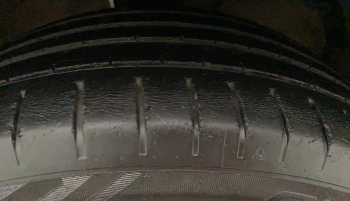 2016 Maruti Baleno ALPHA PETROL 1.2, Petrol, Manual, 68,813 km, Right Front Tyre Tread