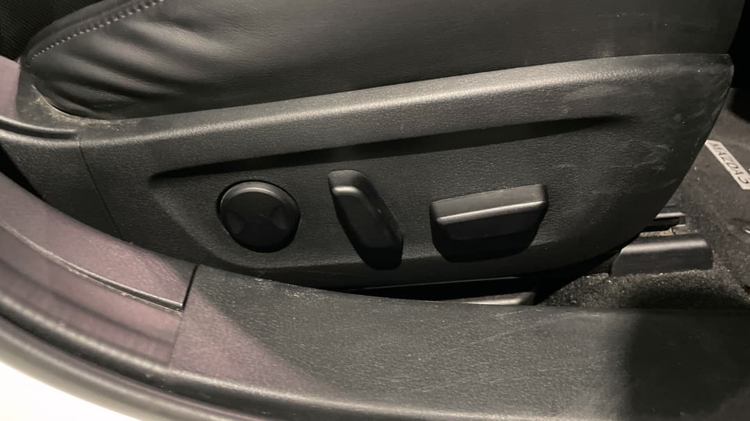 2021 Mazda Mazda3 G20 Touring, Automatic, 61683 km, Drivers Side Adjustment Panel