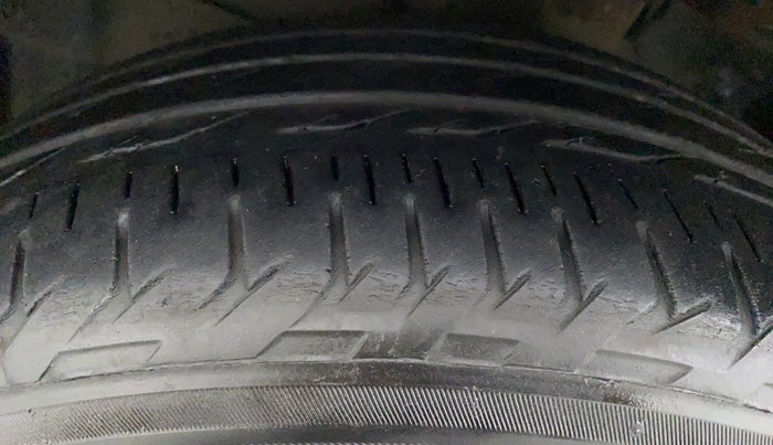 2017 Toyota Corolla Altis G, Petrol, Manual, 19,314 km, Right Rear Tyre Tread