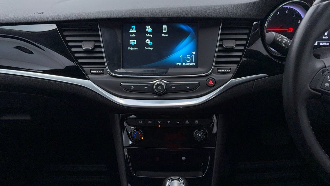 2017 Holden Astra R, Automatic, 95298 km, Center Console