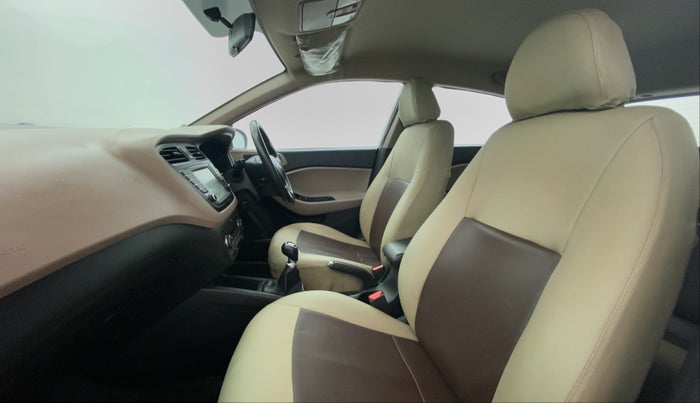 2016 Hyundai Elite i20 ASTA 1.2 (O), Petrol, Manual, 28,533 km, Right Side Front Door Cabin View