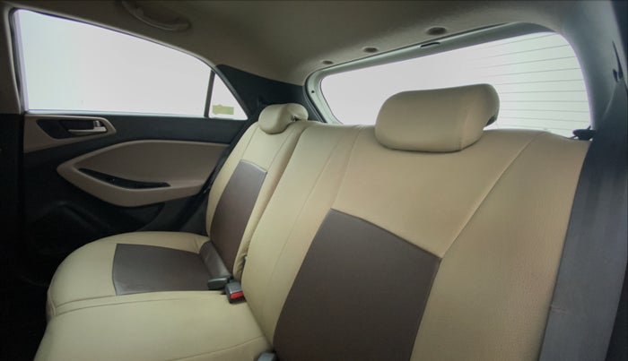 2016 Hyundai Elite i20 ASTA 1.2 (O), Petrol, Manual, 28,533 km, Right Side Door Cabin View