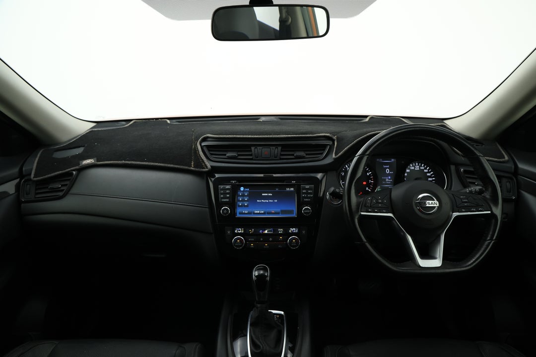 2017 Nissan X-trail St-l 7 Seat (FWD), Automatic, 134704 km, Dashboard View