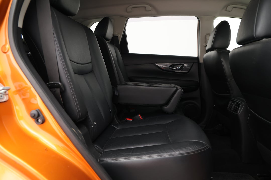 2017 Nissan X-trail St-l 7 Seat (FWD), Automatic, 134704 km, Right Side Rear Door Cabin View