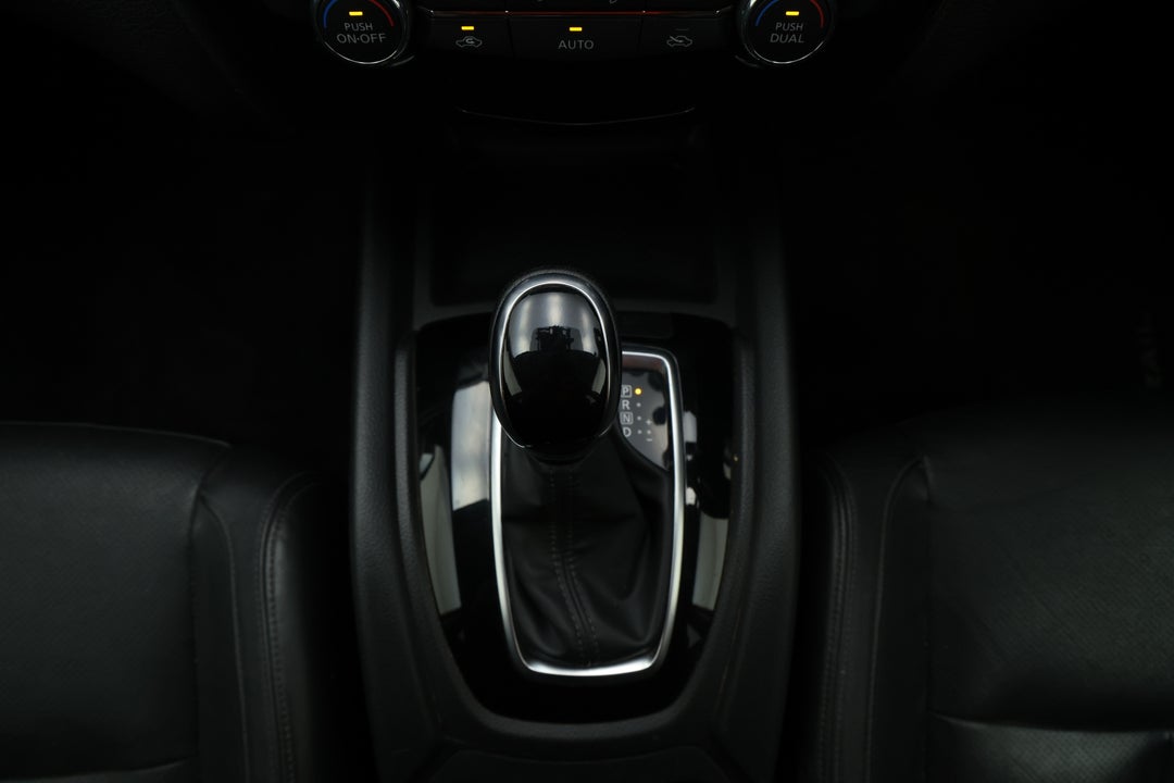 2017 Nissan X-trail St-l 7 Seat (FWD), Automatic, 134704 km, Gear Lever 