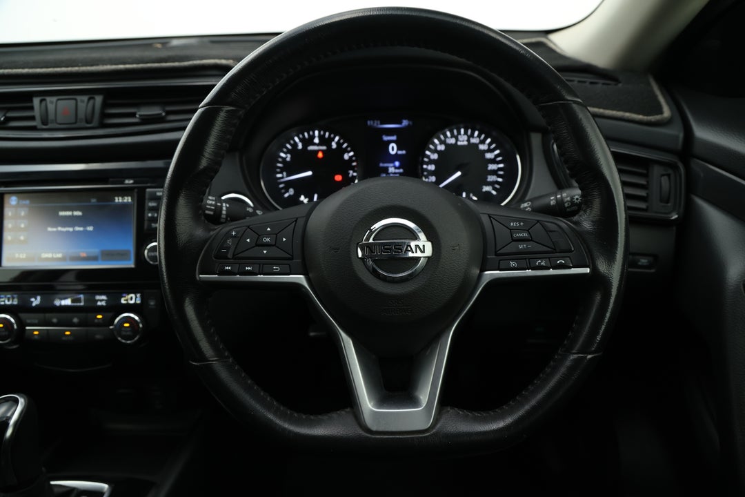 2017 Nissan X-trail St-l 7 Seat (FWD), Automatic, 134704 km, Steering Wheel Close-up