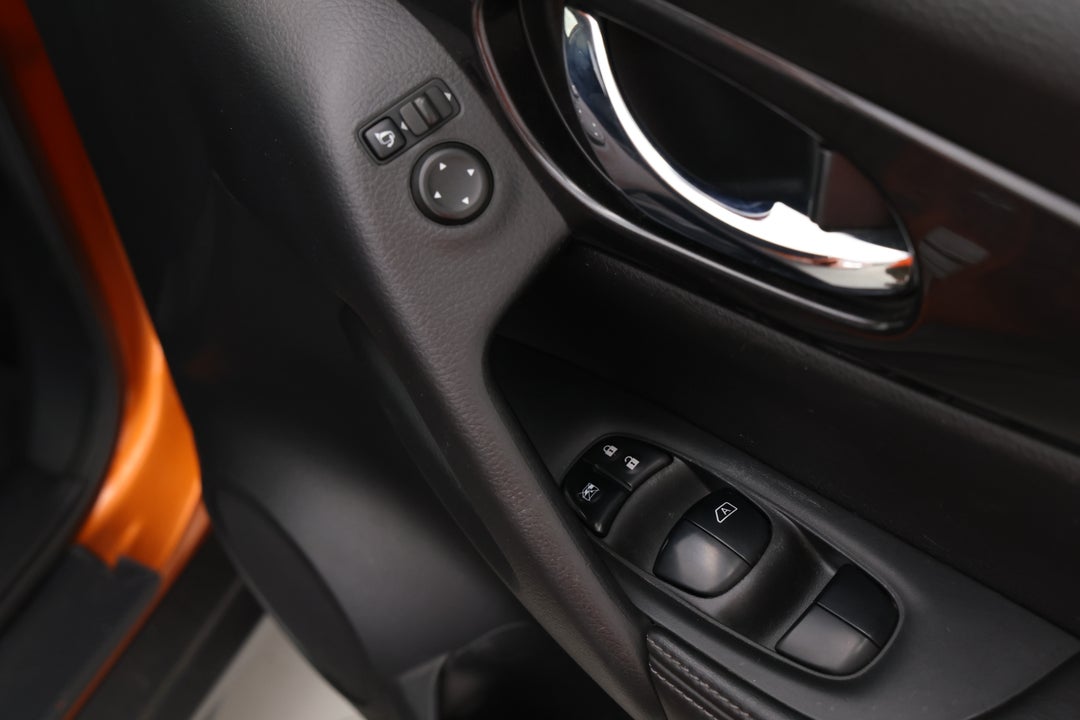 2017 Nissan X-trail St-l 7 Seat (FWD), Automatic, 134704 km, Drivers Side Door Panel Controls