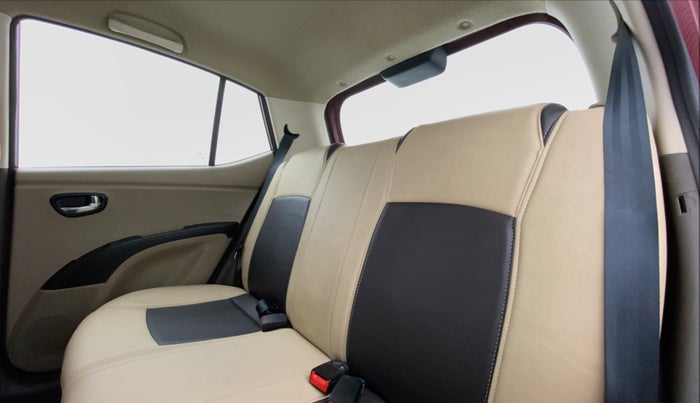 2016 Hyundai i10 SPORTZ 1.1 IRDE2, Petrol, Manual, 48,217 km, Right Side Rear Door Cabin View