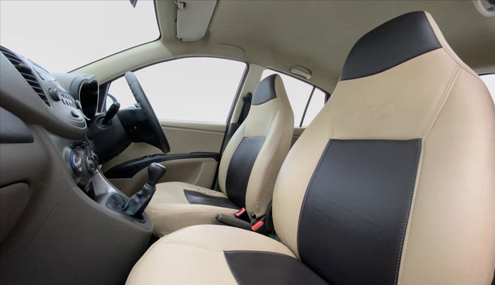2016 Hyundai i10 SPORTZ 1.1 IRDE2, Petrol, Manual, 48,217 km, Right Side Front Door Cabin View