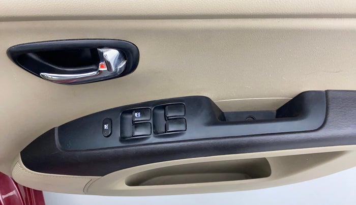 2016 Hyundai i10 SPORTZ 1.1 IRDE2, Petrol, Manual, 48,217 km, Driver Side Door Panels Control