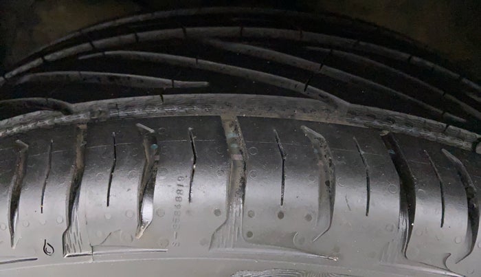 2016 Maruti Baleno ALPHA DDIS 190, Diesel, Manual, 45,573 km, Left Front Tyre Tread