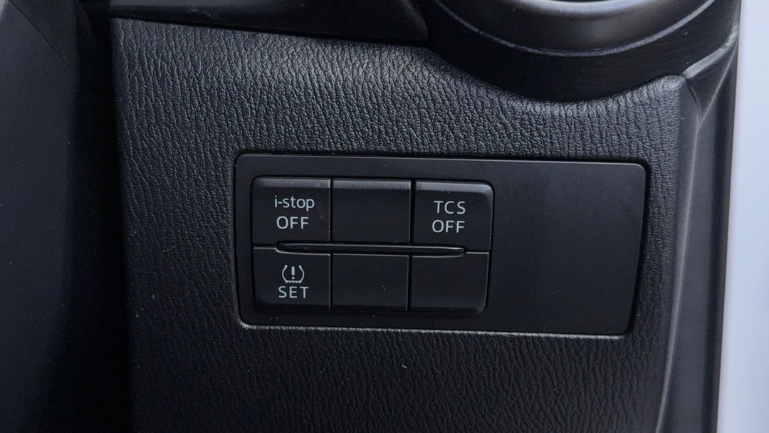 2018 Mazda CX-3 Maxx Sport (AWD), Automatic, 79162 km, Utility Switches/Buttons