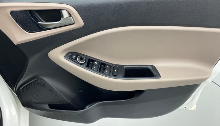 2016 Hyundai Elite i20 SPORTZ 1.2, Petrol, Manual, 38,811 km, Driver Side Door Panels Control
