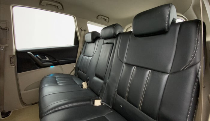 2016 Mahindra XUV500 W6 4X2, Diesel, Manual, 77,738 km, Right Side Rear Door Cabin
