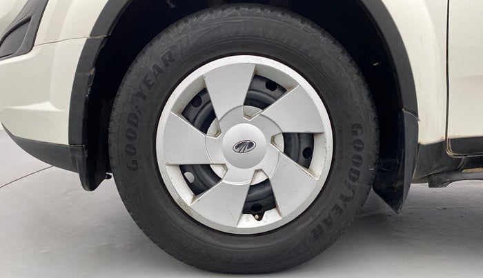 2016 Mahindra XUV500 W6 4X2, Diesel, Manual, 77,738 km, Left Front Wheel