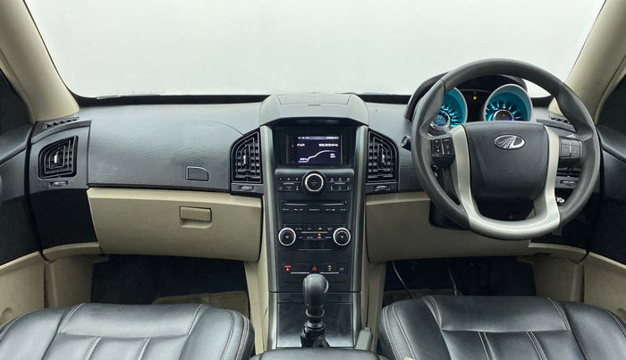 2016 Mahindra XUV500 W6 4X2, Diesel, Manual, 77,738 km, Dashboard