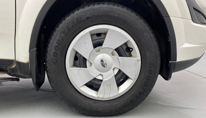 2016 Mahindra XUV500 W6 4X2, Diesel, Manual, 77,738 km, Right Front Wheel