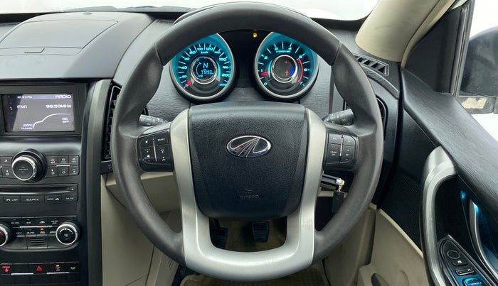 2016 Mahindra XUV500 W6 4X2, Diesel, Manual, 77,738 km, Steering Wheel Close Up